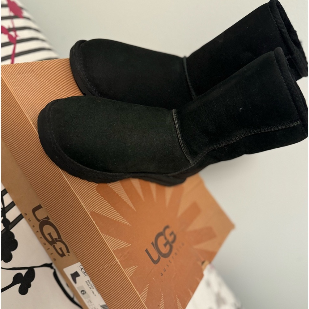 UGG short boots
